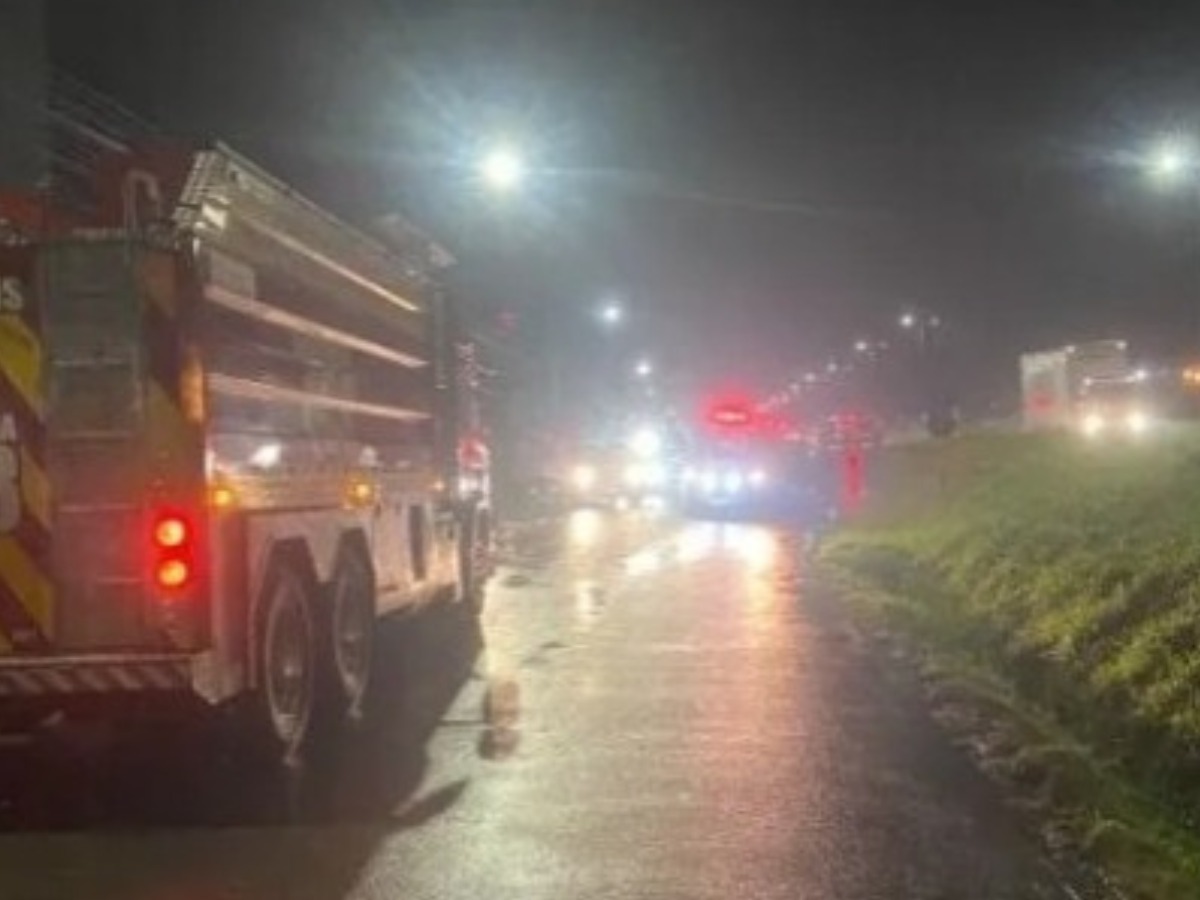 Duas jovens morrem na BR-101, em SC; motorista deixa o local e PRF encontra garrafa de vodka no veículo