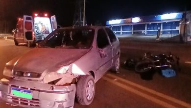 Passageira é arremessada à pista após colisão entre carro e moto na BR-470 em Ascurra