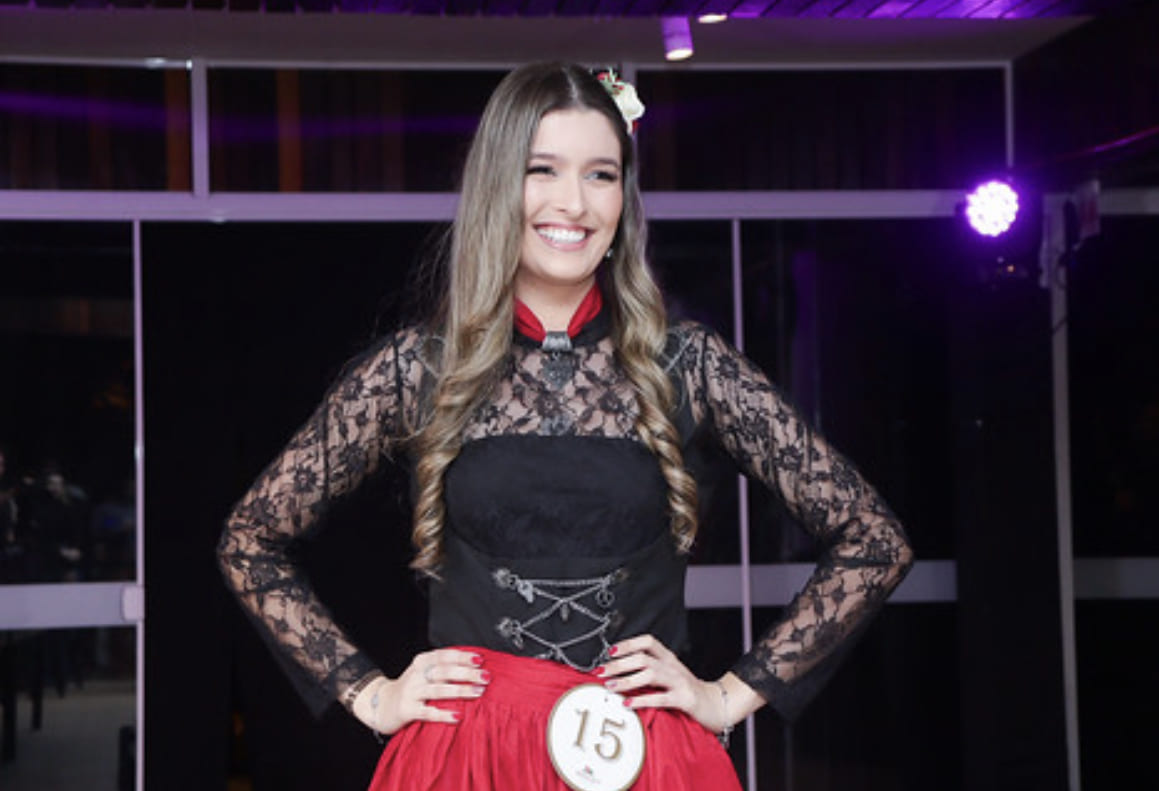Blumenau define as 10 finalistas que disputarão a coroa da 42ª Oktoberfest