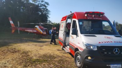 Ciclista sofre grave queda, cai sobre um formigueiro e é resgatado de helicóptero no Morro do Barão, em Indaial
