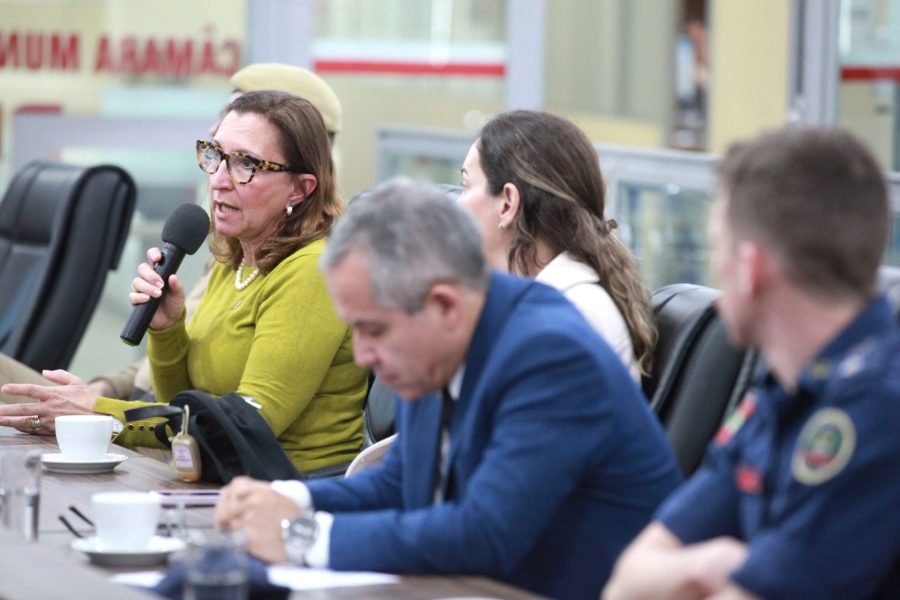 Novo modelo de segurança nas escolas de Blumenau ganha reforço com vigilantes, Guarda Armada e Muralha Digital