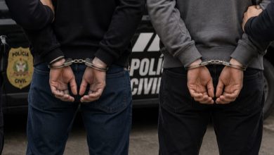 Polícia Civil prende dois suspeitos de roubos violentos contra motoristas de aplicativo em Blumenau.