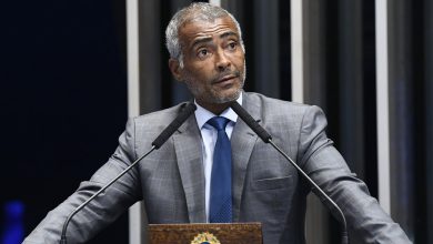 Justiça dá aval à penhora de parte dos rendimentos de Romário para quitar dívida após condenação