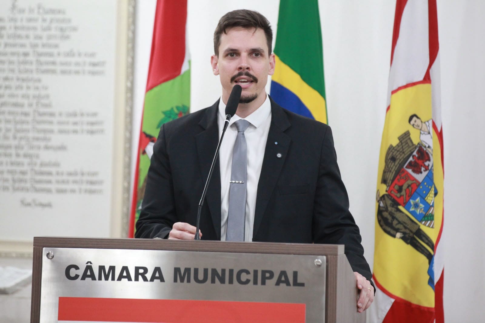 Câmara aprova projeto com multas e recompensa para combater descarte irregular de lixo em Blumenau