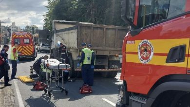 Colisão entre caminhão e motocicleta deixa dois feridos em Blumenau