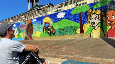 Do lixo à arte: professor mobiliza cidade e cria mural que une reciclagem, educação e pertencimento