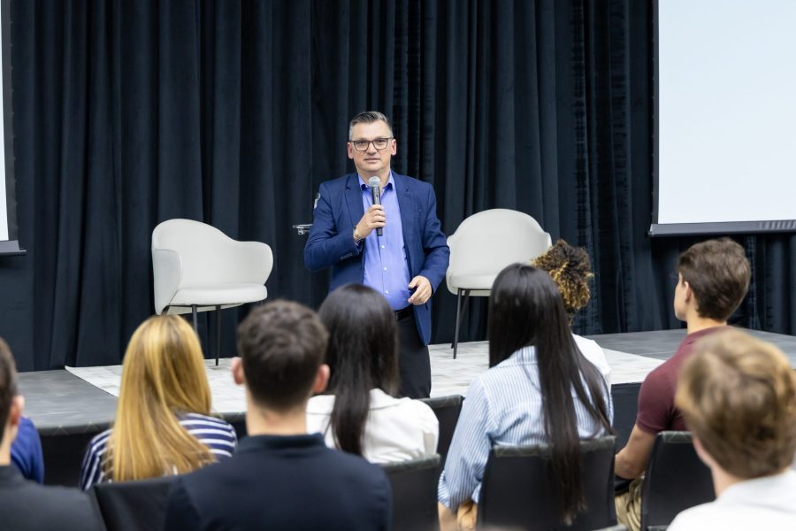 Sicredi aposta no futuro com lançamento do Comitê Jovem voltado à formação de líderes e empreendedores