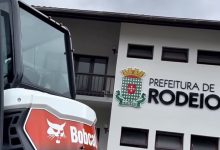 Rodeio reforça frota da Secretaria de Obras com nova mini retroescavadeira