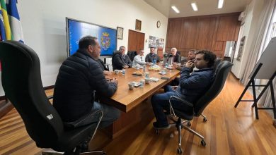 Reunião entre prefeito e vereadores debate concessão dos serviços de água e esgoto em Timbó