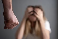 PM prende homem por agressão à companheira e encontra mandado de prisão em aberto