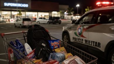 Casal é preso após tentar furtar mais de R$ 640 em mercadorias de supermercado em Blumenau