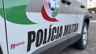 Motorista tenta escapar de barreira da PM, usa identidade falsa e acaba preso em Benedito Novo