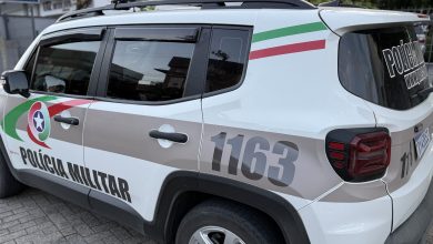 Mulher foge após ser enforcada, agredida e perseguida pelo companheiro; homem acaba preso em Indaial