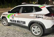 Confessou que bebeu: motorista bate em poste, recusa bafômetro e acaba preso em Timbó