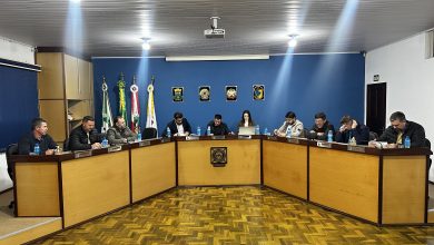 Projetos, indicações para melhorias e homenagem a estudantes marcam sessão da Câmara de Apiúna