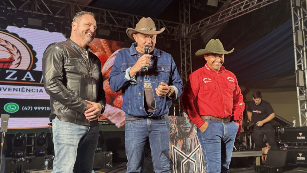 Milhares de pessoas lotam a Festa do Colono e segundo dia entra para a história de Timbó