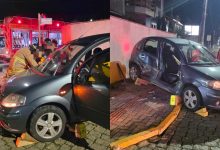 Mulher e criança ficam presas dentro de carro após colisão no Centro de Rodeio