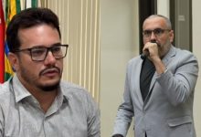 Prefeito de Apiúna tem celular apreendido em investigação do GAECO sobre contratos milionários com vereador de Indaial