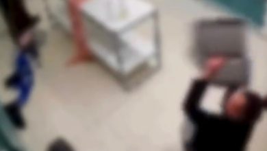 Mulher se revolta após "perder dinheiro" em lavanderia e destrói objetos do estabelecimento em Blumenau