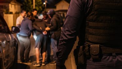 Moradores impedem fuga e ajudam a prender homem acusado de importunar crianças em SC