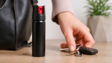 Nova lei libera compra de spray de defesa pessoal por mulheres maiores de 18 anos em todo o país
