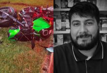 Após colisão contra poste, motociclista morre e passageiro fica gravemente ferido em Gaspar
