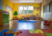 Criança de 3 anos é encontrada mordendo munição em creche de SC; investigação aponta possível tráfico na casa do pai