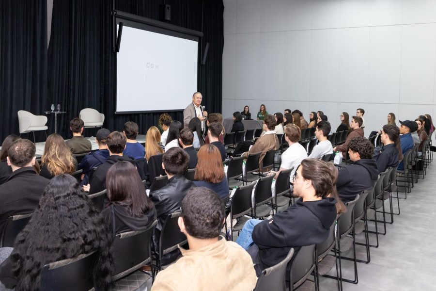 Sicredi aposta no futuro com lançamento do Comitê Jovem voltado à formação de líderes e empreendedores