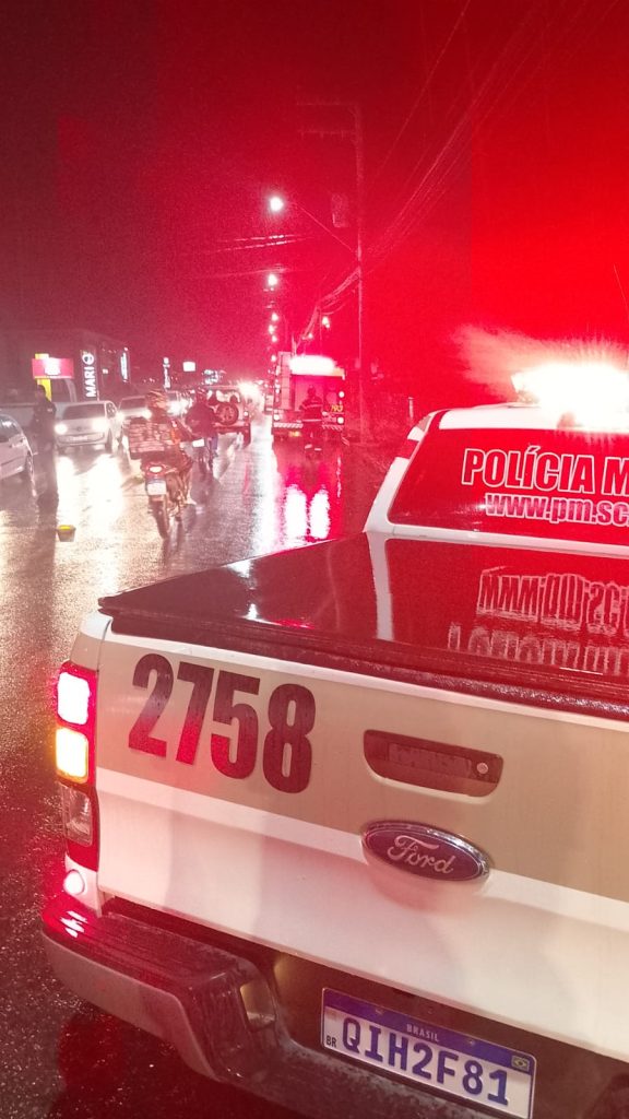 Duas colisões entre carros e motos são registradas em menos de 10 minutos na mesma rua em Pomerode