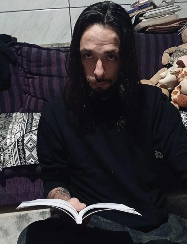 Entre dois empregos e as madrugadas de escrita, morador de Timbó lança seu primeiro livro “Luta Pela Sobrevivência”