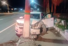 Carro sai da pista, bate em poste e é encontrado abandonado na BR-470, em Apiúna