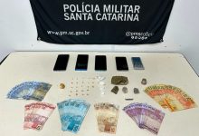 “Brooklyn”: PM prende dois homens e apreende adolescente em condomínio conhecido pelo tráfico em Blumenau
