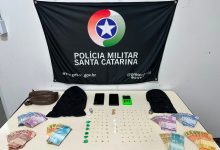 Adolescente e jovem são flagrados com mais de 100 pedras de crack durante ação da PM em Blumenau