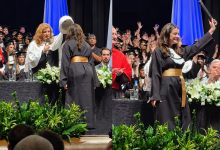 Muito além do diploma: homenagem em Libras marca formatura de estudante surda na FURB