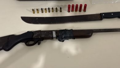 “Era só uma brincadeira”: homem é preso após ameaçar sobrinha com arma e facão em Indaial