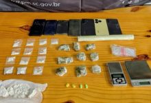 Após tentar fugir da PM de bicicleta, jovem é preso com cocaína, maconha e ecstasy em Timbó