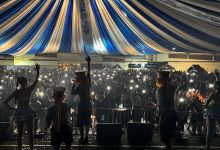 Rodeio lotado, shows e muita festa: abertura da Festa do Colono reúne milhares de pessoas em Timbó
