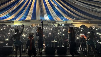 Rodeio lotado, shows e muita festa: abertura da Festa do Colono reúne milhares de pessoas em Timbó