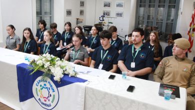 Câmara Mirim leva sessão para escola de Blumenau e jovens ocupam a tribuna