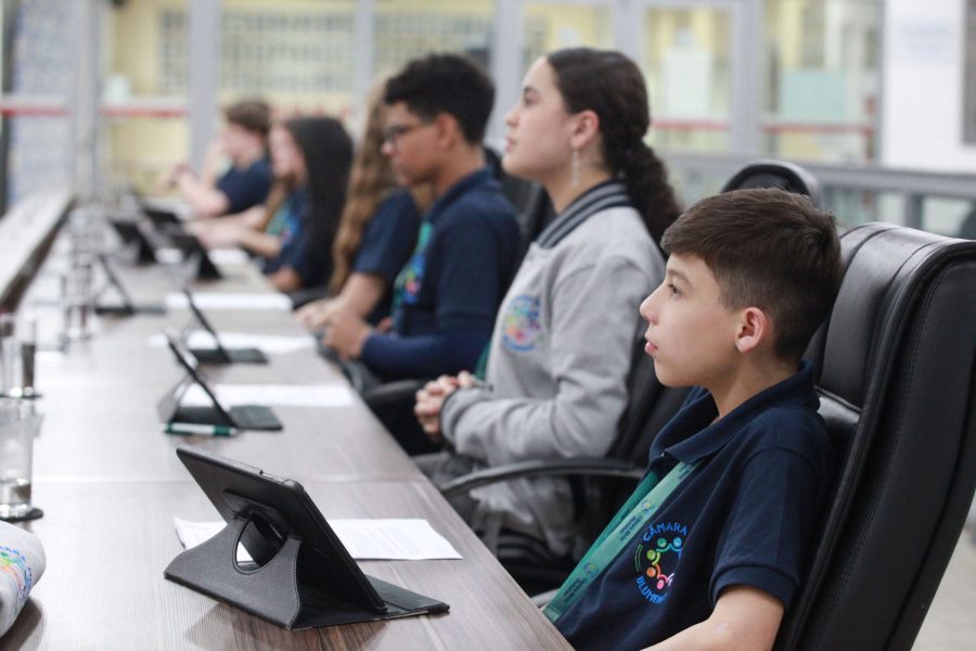 Câmara Mirim de Blumenau debate segurança, saúde e aprova programa para primeira infância