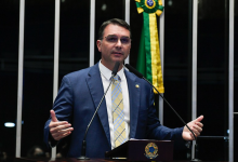Flávio Bolsonaro propõe fim do auxílio-reclusão e promete priorizar famílias de vítimas de crimes