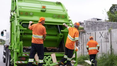 Nova regra limita transporte de garis no estribo e provoca debate entre trabalhadores