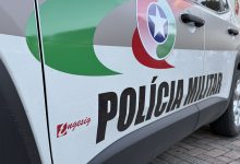 O barato saiu caro: homem compra placa pela internet, coloca em moto de leilão e acaba preso em Indaial