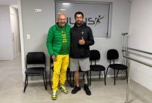 Luciano Hang entrega prótese a pedreiro de SC que continuou trabalhando mesmo sem uma perna