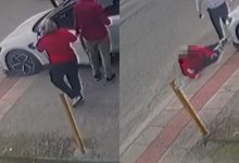 Carro bloqueia calçada, idosa chuta veículo e acaba empurrada por passageiro em SC