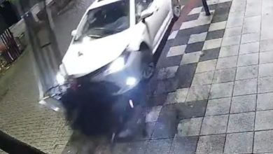 Motorista foge após dirigir na contramão e colidir contra estrutura em Blumenau