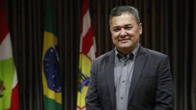 Vereador investigado por rachadinha volta a ocupar cargo após seis meses afastado em Blumenau