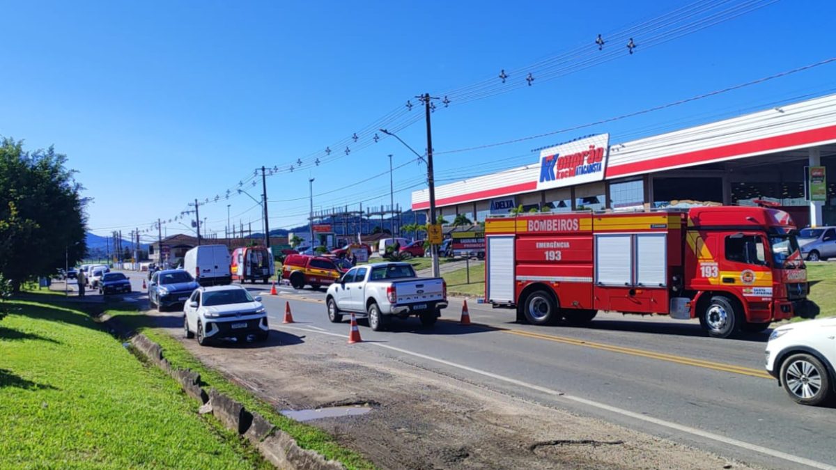 Ciclista idosa é arremessada a 3 metros após ser atingida por carro em Gaspar