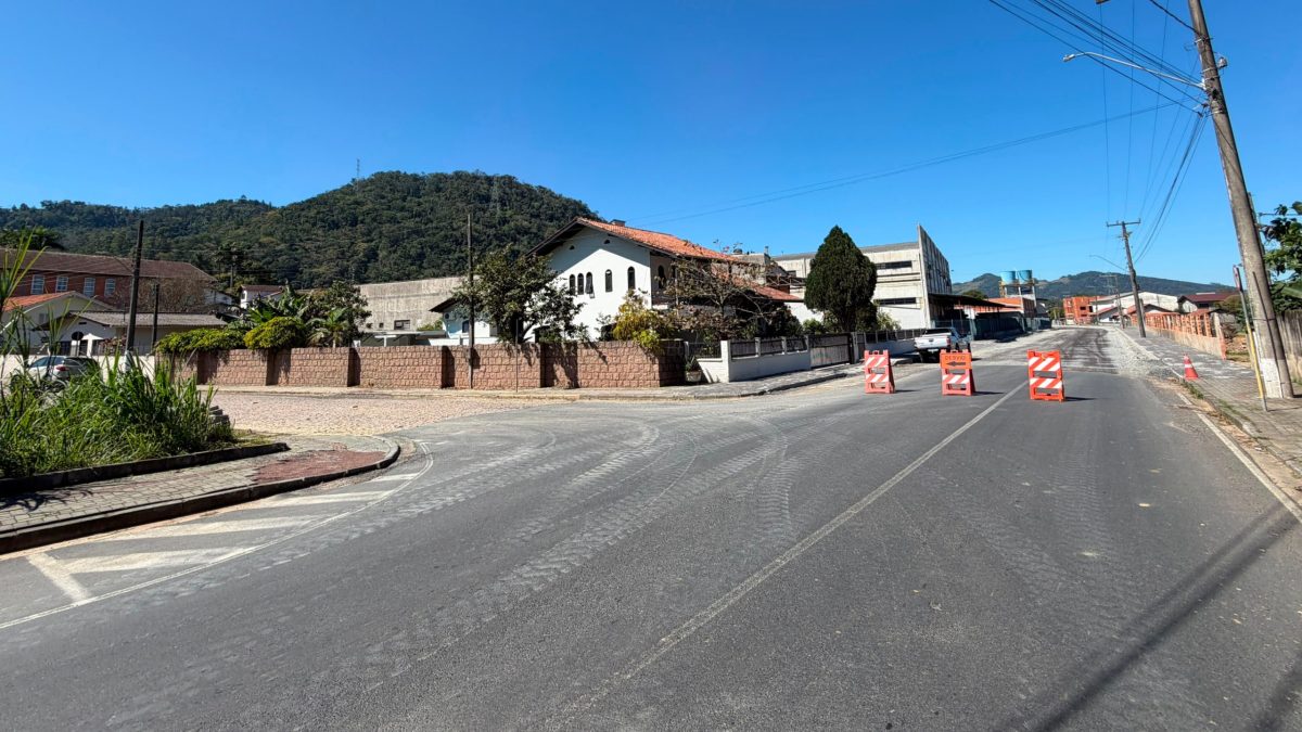 Obra muda trânsito em Rodeio e interdita Avenida Presidente Kennedy a partir deste domingo