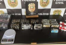 Operação contra o tráfico prende três e apreende armas e drogas em Indaial e região